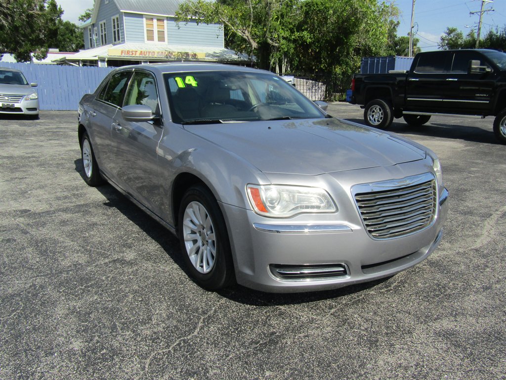 2014 Chrysler 300's photo